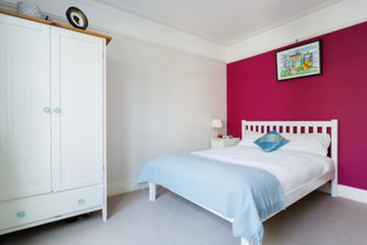 Room 6 of 18