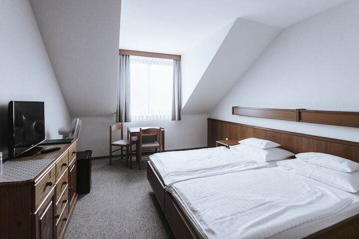 Room 9 of 31