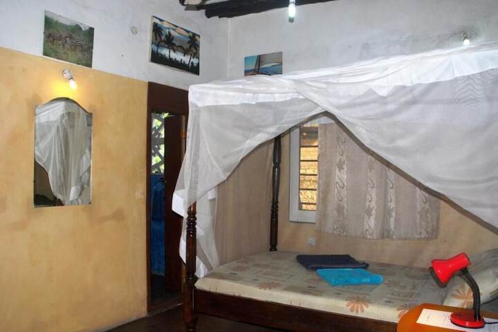 Room 7 of 48