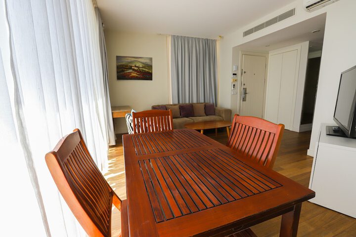 Room 34 of 180