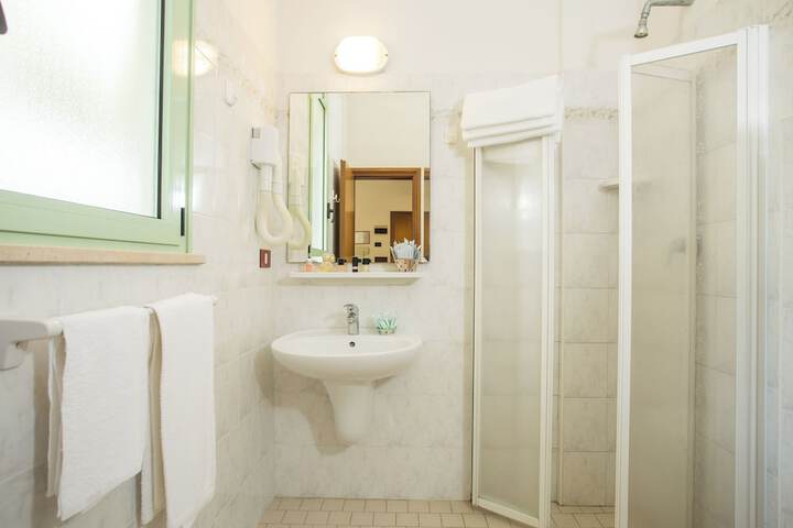 Room 14 of 22