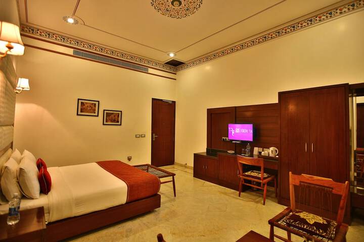 Room 4 of 41