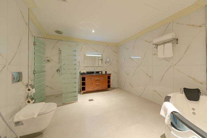 Room 30 of 76