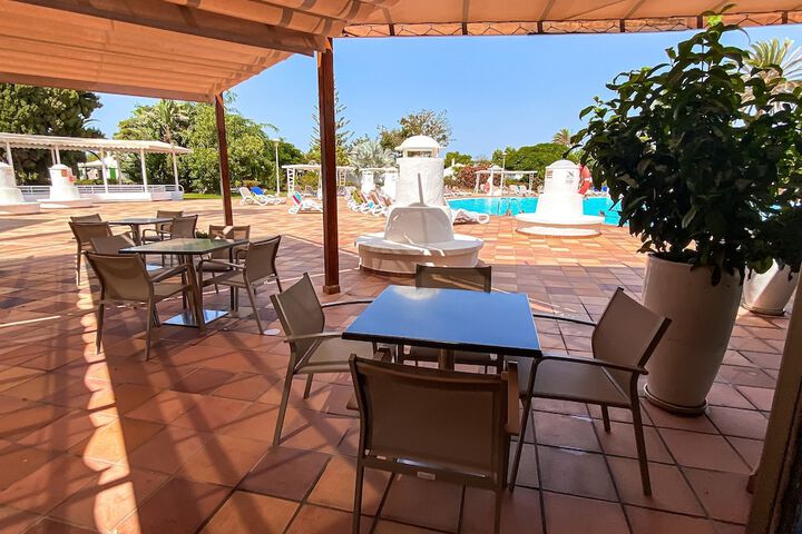 Hotel with Pool
