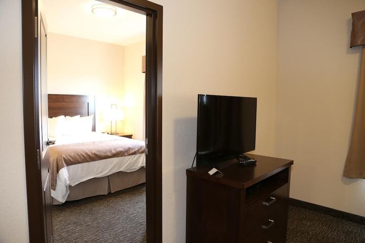 Room 4 of 25