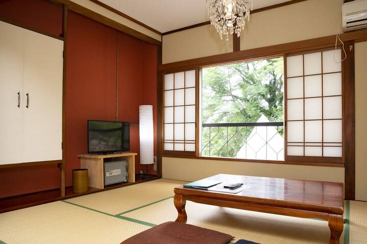 Room 6 of 51