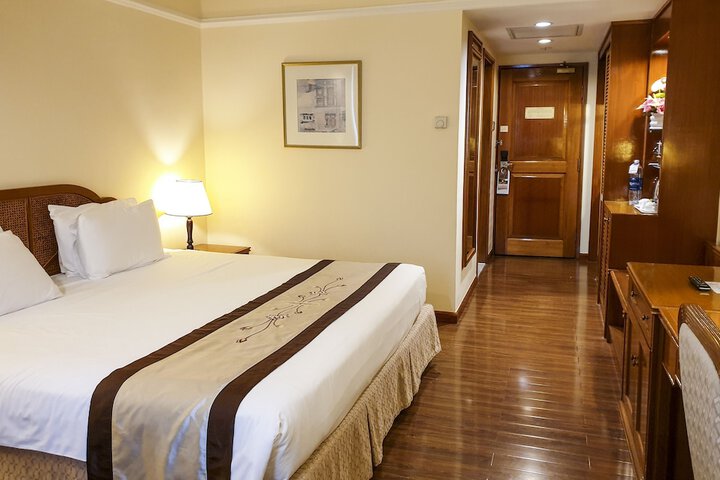 Room 4 of 82
