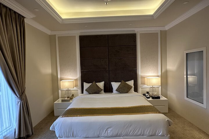 Room 12 of 104