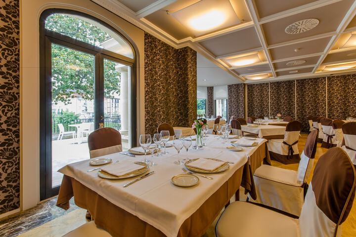 Dining 86 of 121