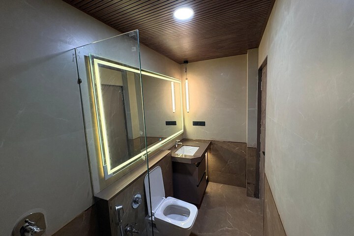 Room 7 of 9