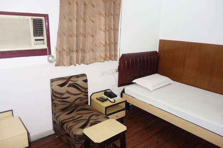 Room 15 of 34