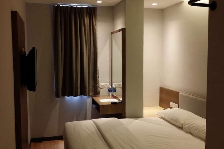 Room 15 of 33
