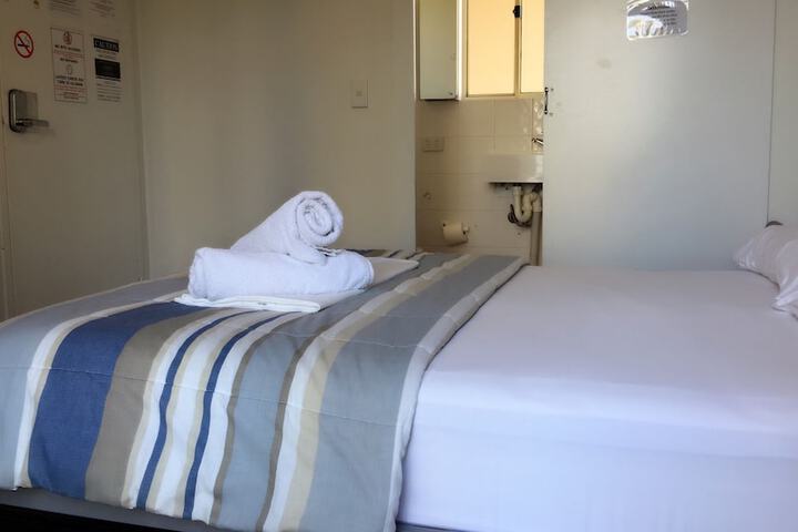 Room 13 of 31