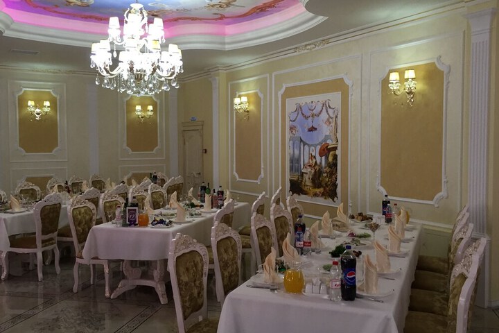 Dining 38 of 63