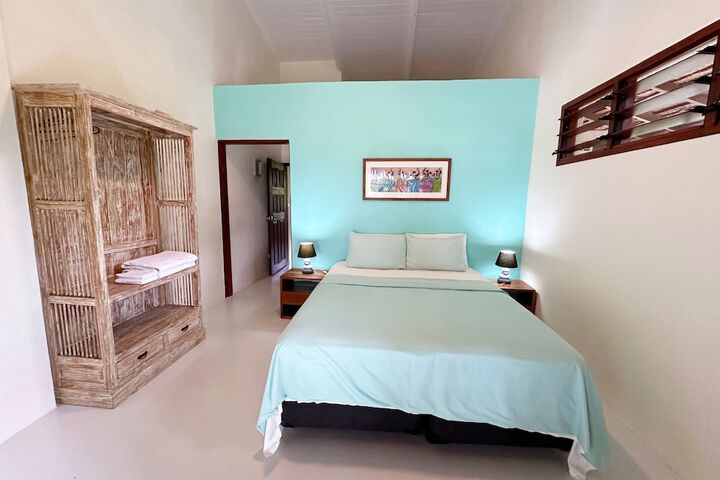 Room 12 of 77