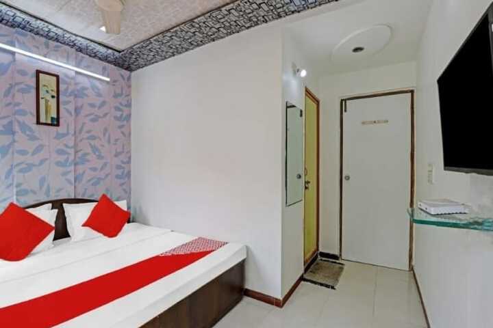 Room 9 of 14