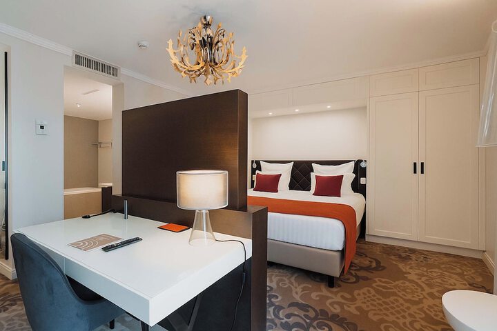 Room 20 of 99