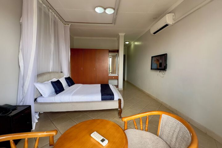 Room 11 of 72