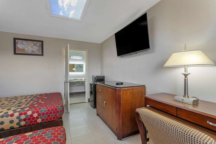 2 Double Beds (5 of 8)