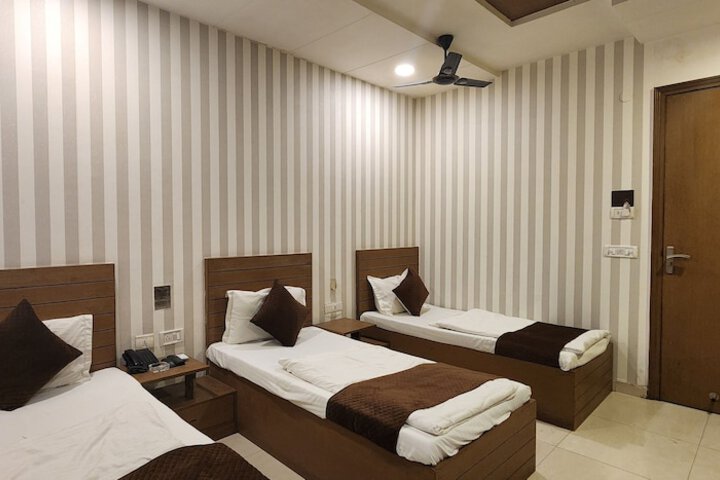 Room 25 of 48