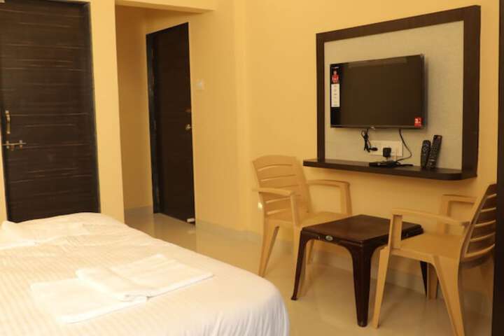 Room 8 of 9
