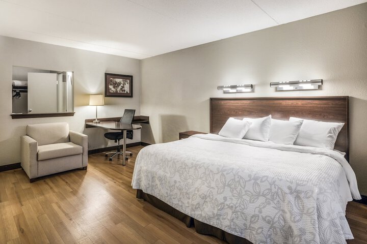 Premium King Bed (18 of 25)