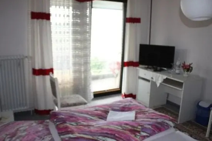 Room 5 of 14