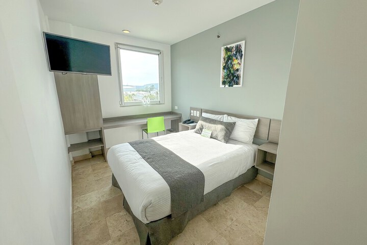 Room 6 of 17