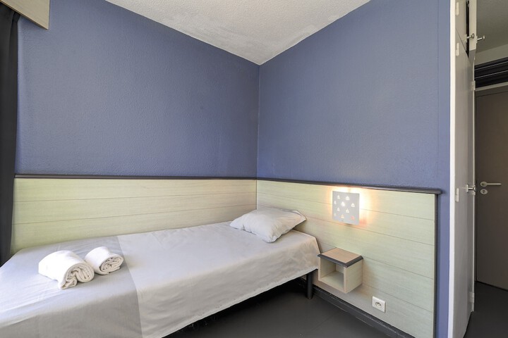 Room 12 of 37