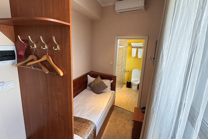 Room 17 of 38