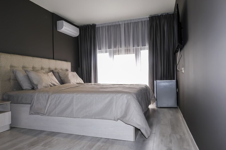 Room 12 of 33