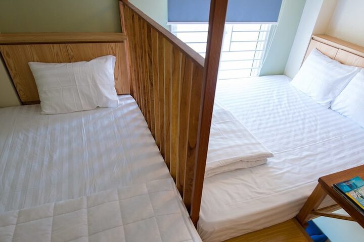 Room 9 of 32