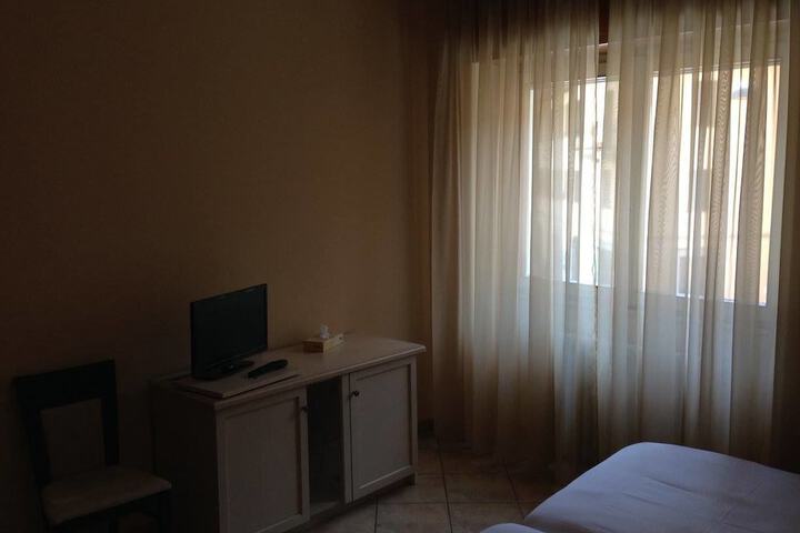 Room 3 of 33