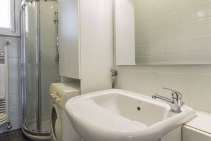 Room 4 of 27