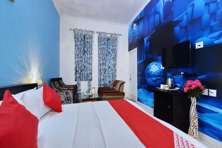 Room 4 of 13