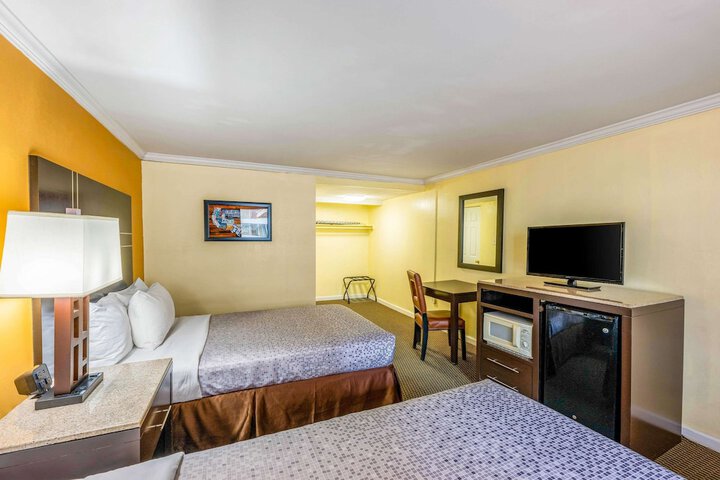 Standard Double Bed (13 of 19)