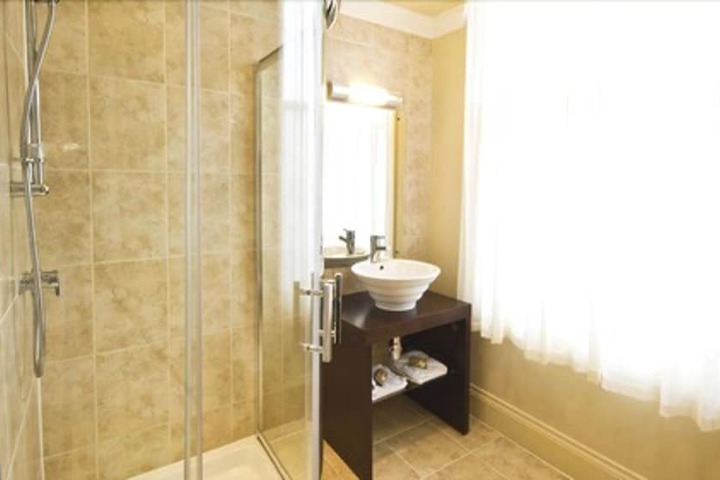 Room 4 of 10