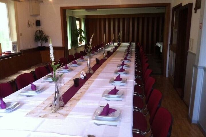 Dining 8 of 13
