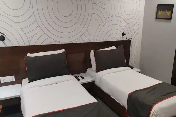 Room 6 of 17