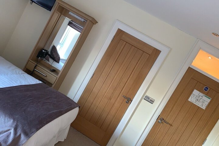 Room 8 of 21