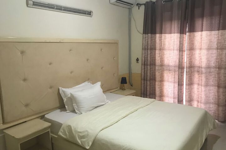 Room 3 of 34