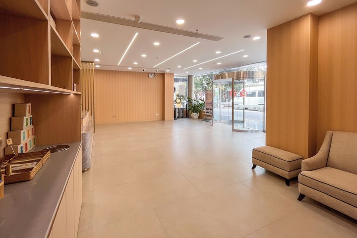 Entrance & Lobby