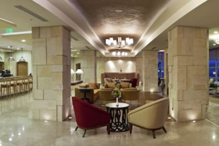 Entrance & Lobby