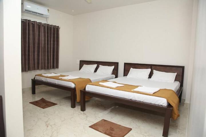 Room 12 of 18