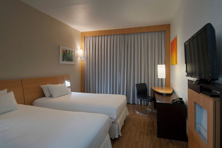 Room 30 of 108