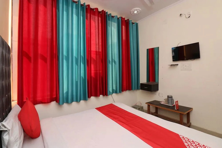 Room 3 of 17