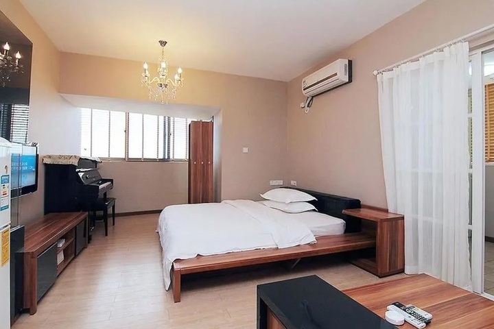 Room 6 of 13