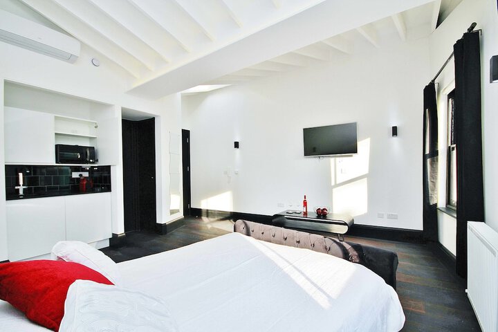 Room 6 of 27