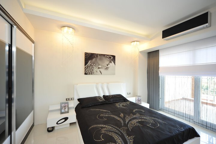 Room 6 of 55