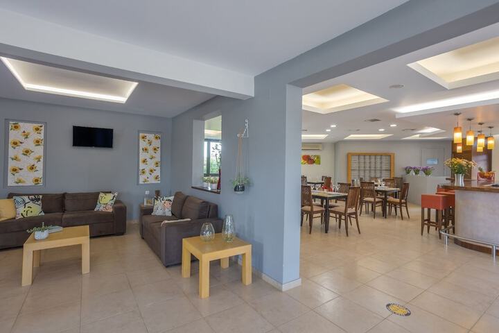 Guest Lobby